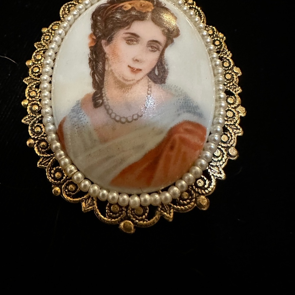 Vintage Limoges Hand Painted Cameo Brooch Gold Victorian Lady Theme